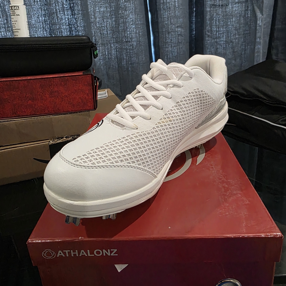 Men's White Athletic Baseball Cleats